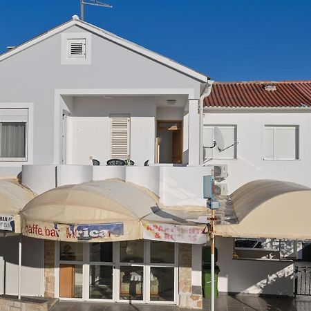 Apartment Center Ana Novalja Exterior photo