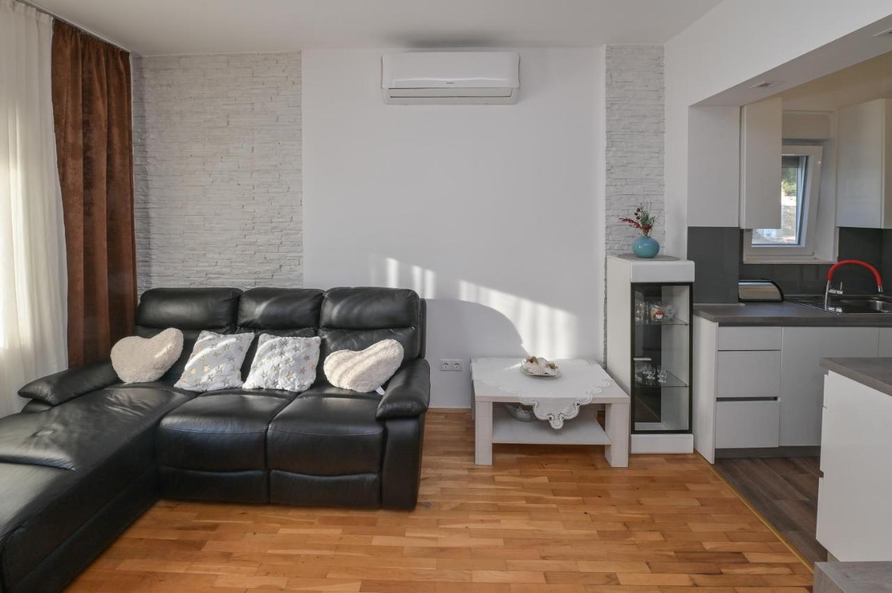 Apartment Center Ana Novalja Exterior photo